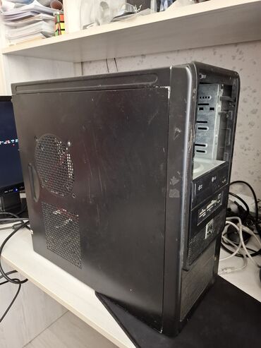 Аксессуары для ПК: Xüsusiyyətlər qeyd olunub şəkildə. 256gb hdd, 300w qida bloku