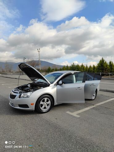 set za vodenu maglu hlađenje terasa i otvorenih prostora: Chevrolet Cruze: 1.4 l | 2014 il | 163002 km Sedan