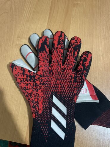 бутцы для футбола: Продаю вратарские перчатки Adidas Predator pro,их 3-4 раза носил