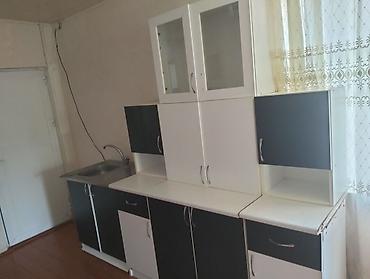 santexnika mallari satisi: Mətbəx mebeli satılır. Ağ və tünd rənglərin kombinasiyasında yığılmış — 2