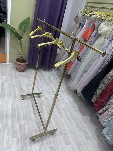 вешилка: Qızılı rəngdə metal geyim asqısı stendi - Material: möhkəm metal — 2