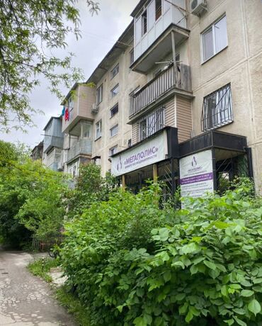 продаю квартиру по улице советская донецкая: 2 комнаты, 43 м², 104 серия, 2 этаж, Старый ремонт