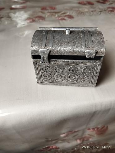 Сундуки: Metall dekorativ mini sandıq/qutu 5/6 sm ölçüdə, Sovet dövründən — 1