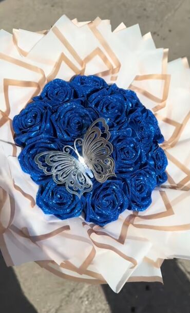 Süni güllər: Sifarisle hazirlanir — 22