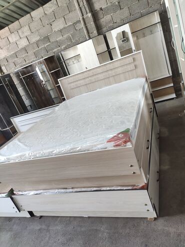 Двуспальные кровати: Двуспальная кровать, Новый, С матрасом, длина - 2000 см — 10