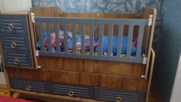 Детские односпальные кровати: Для девочки и мальчика, Четырехугольная, Колыбель, С бортиками, С матрасом, Без механизма качания