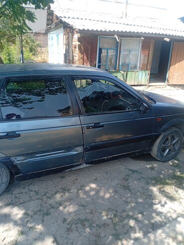 обмен дом: Volkswagen Passat: 1988 г., 1.8 л, Механика, Бензин, Седан