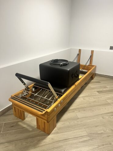 Boks kisələri: Satılır studyo ölçülü, taxta gövdəli, peşəkar Pilates Reformer. Ev