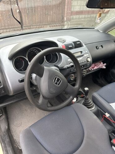 Honda: Honda Jazz: 2004 г., 1.4 л, Механика, Бензин, Хэтчбэк