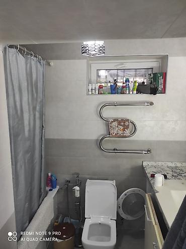 Продажа коттеджей и домов: 4 комнаты, 100 м², 4 соток, Бишкек, ул. Ахунбаева / Чапаева Собственник — 13