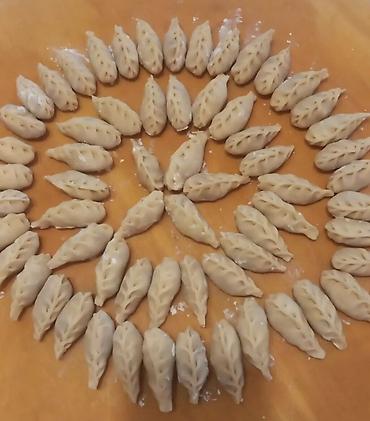 donuz əti satışı: Gürzə, düşbərə halal kəsilmiş dana əti, və quzu quyruğu ile hazırlanır — 1