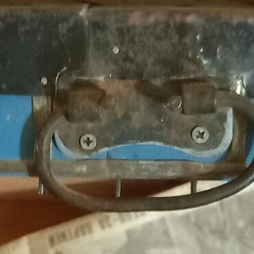 Sandıqlar: Cehizlik Sandıq satılır. - 1950-ci illərə aiddir. - Açarla bağlanır — 22