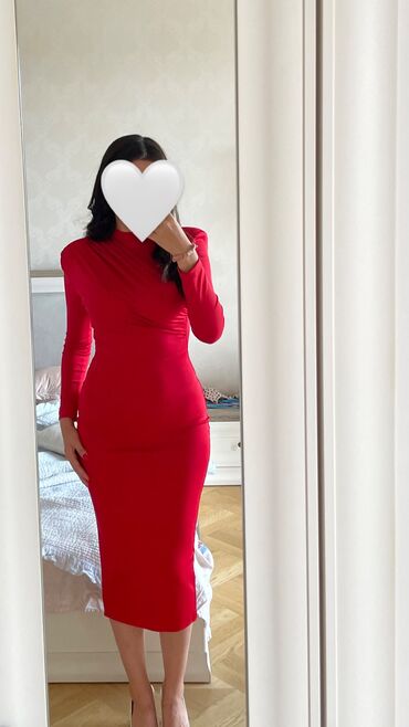 коктейльные платья футляр: Продаю красное платье! Размер стандарт-мой размер 44 Производство