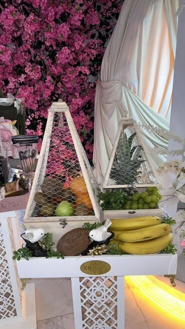 Xonça: Barbie xonça dəsti satılır. Dəstə 15 ədəd xonça daxildir. İdeal — 8