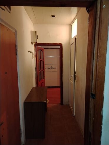 Uzunmüddətli kirayə mənzillər: Memar ecemi metrosuna yaxin 5/5 mertebesi de 2 otaqli ev 400 — 6