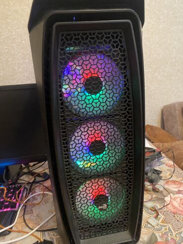 game komputer: 8 ram İ5 3470 Rx 570 4gb 500 gb hdd İşlek veziyyetdedir oyunları
