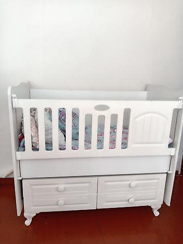 matras uşaq ucun: Oğlan və qız üçün, İşlənmiş, Dördbucaq, Beşik, Matras ilə, Yellənmə mexanizmi ilə — 4