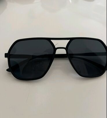 Naočare: Muske Naocare - Model 1: Pravougaone, bez okvira, tamnozelena stakla — 6