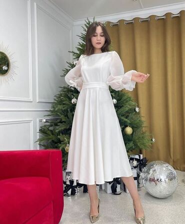 белое длинное платье: Вечернее платье, Длинная модель, С рукавами