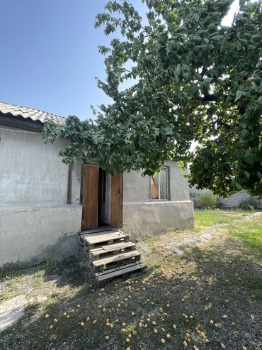купить дом в пригороде бишкека: 58 м², 4 комнаты, Парковка, Сарай