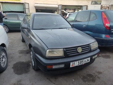 Volkswagen: Volkswagen Vento: 1992 г., 1.8 л, Механика, Бензин, Седан