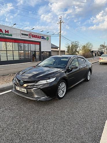 Toyota Camry: 2018 г., 2.5 л, Автомат, Гибрид, Седан
