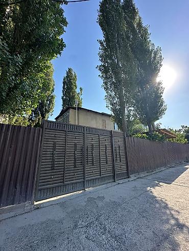 2 room flats: 📍 2 кабаттуу үйдүн 1-кабатында жайгашкан квартира сатылат ✨ Өзүнүн 2 — 9