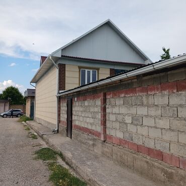 киргизия 1 дома: 4 м², 4 комнаты