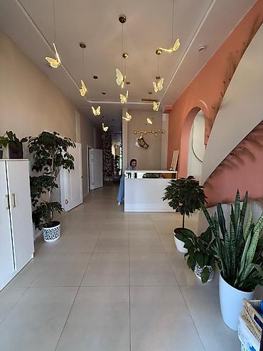 Продажа салонов красоты и кабинетов: 🏢 ПРОДАЁТСЯ ГОТОВЫЙ БИЗНЕС 📍 Адрес: Джал 15 📐 Площадь: 125м² 💰 Цена — 9