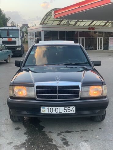Mercedes-Benz: Mercedes-Benz 190: 1.8 l | 1993 il Sedan