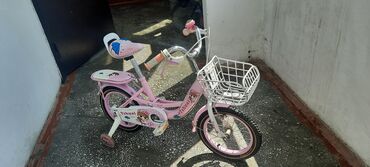 Велосипеды: Велосипед для девочек, сост как новый. Сидушка регулируется, есть
