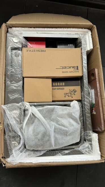 Кухонные мойки: Продается новая мойка! Цена:15000 сом! Качество 100 из 100 Метал — 2