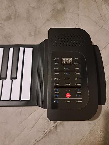 Musiqi alətləri: Daşınan qatlanan rəqəmsal piano (roll-up keyboard) Maya deyerine — 3