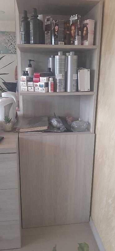 gradjevinski poslovi: Na prodaju dve radne stolice,pult sa dva radna mesta,samponjera sa — 4