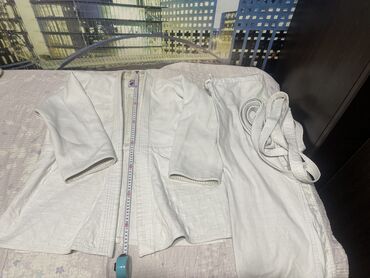 нашивка на кимоно бишкек: Продаю кимоно для дзю-до. Белое. Длина спинки 75 см. Цена 1000 сом