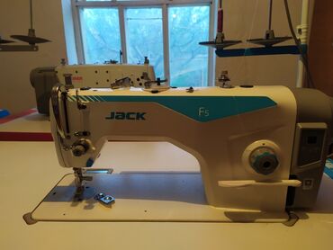 подшивочная швейная машина: Швейная машина Jack, Полуавтомат