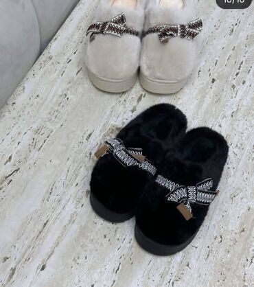 Papuče: Nove sobne papuce
Cena 2300
Vel. od 36 do 41
P/019 — 7