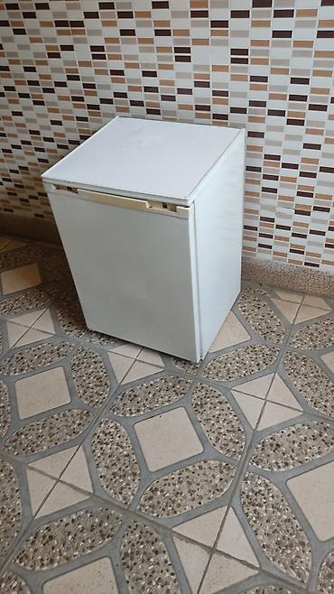 Kompakt bir kameralı mini soyuducu - Aşağı ölçülü, tək qapılı model