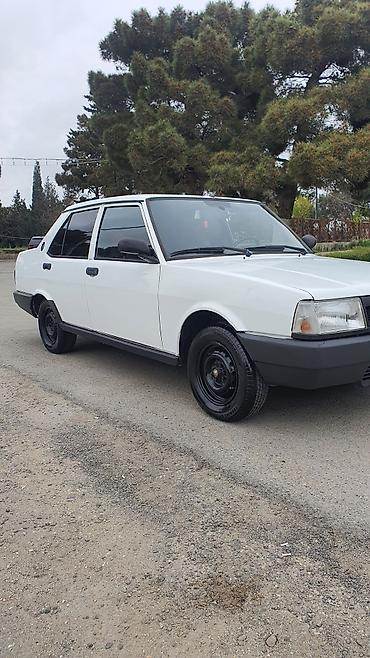 tofaş şahin: Tofaş Şahin sedan Xüsusiyyətlər: - Kuzov: 4 qapılı sedan, ağ rəng - — 3
