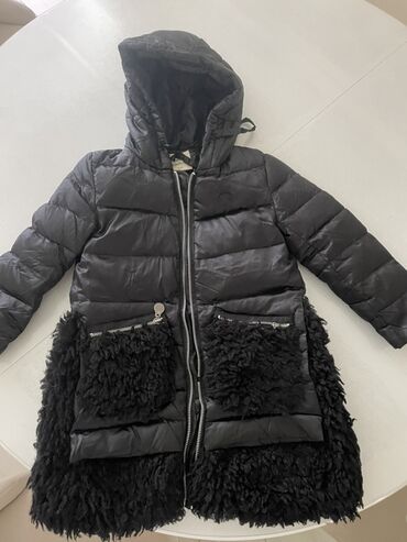 детские флисовые комбинезоны: Qız uşağı üçün qara rəngli qış palto - Model: kapüşonlu, uzun, şişmə