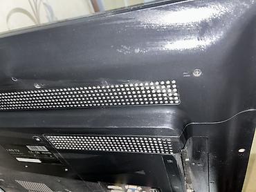 олед телевизор: Телевизор Samsung, диагональ около 32" (визуально). ЖК/LED-панель — 4