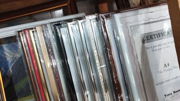 Картины: Картина с изображением цветов в вазе, оформленная в раму. Рама имеет — 19