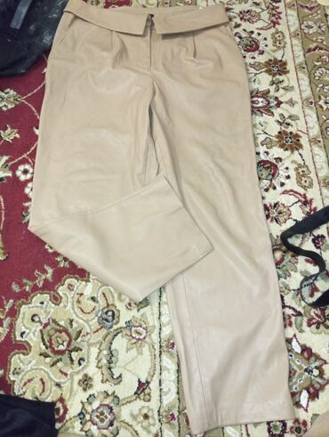 узкие классические брюки мужские: Кожаные брюки бежевые