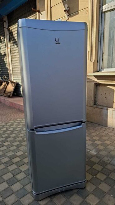 Elektrikli qızdırıcılar və radiatorlar: 2 qapılı Indesit Soyuducu Satılır, rəng - Boz