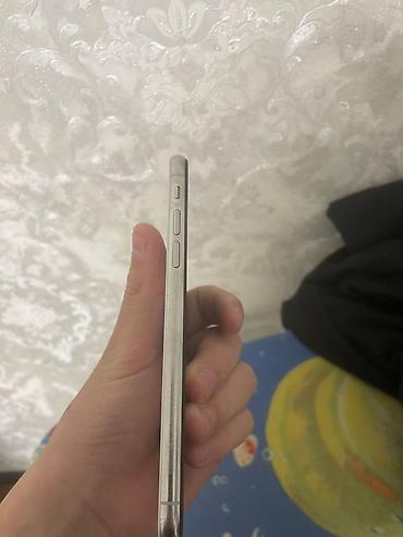 Apple iPhone: IPhone X, Новый, Серебристый, Зарядное устройство, Защитное стекло, Чехол, 80 % — 2