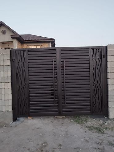 Распашные ворота: Металлические ворота с декоративными панелями .Ферма и навесом любой — 38