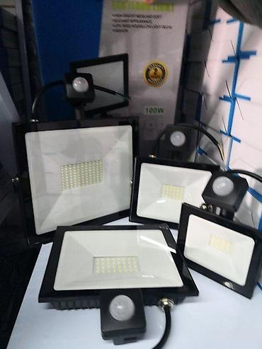 Rasveta: LED reflektori paneli neonke. Sa plavim svetlom ring paneli i — 4