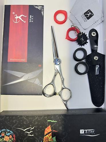 Digər alət dəstləri: Titan Professional bərbər qayçı dəsti Məhsulun tərkibi: - 1 ədəd düz — 4