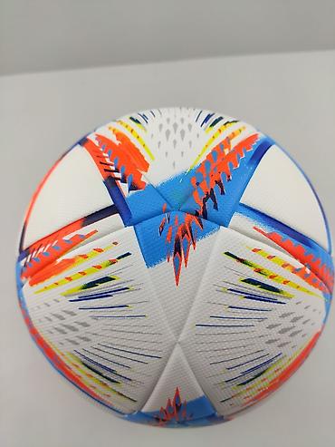 Toplar: Futbol topu. Keyfiyyətli və professional futbol topu. Metrolara və — 6