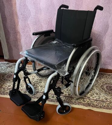 matorlu araba: Mexaniki əlil arabası - Konstruksiya: yüngül metal karkas, böyük arxa